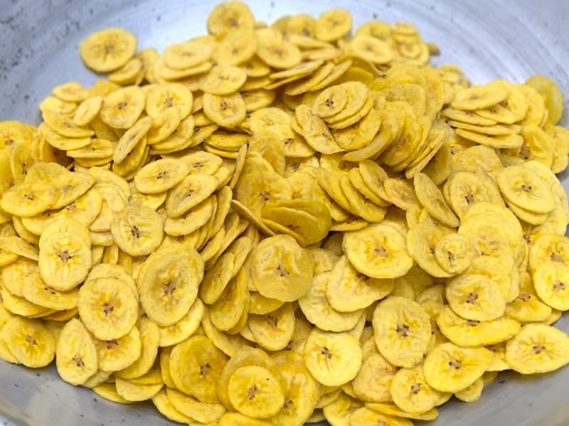 Brownish banana chips, for Human Consumption, Packaging Type : Packet