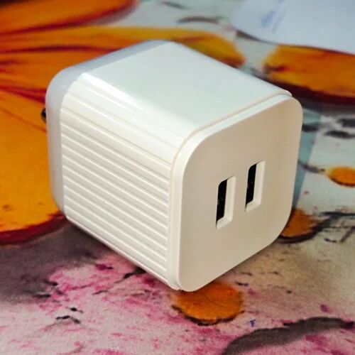 White Reliable Dual USB Fast Charger