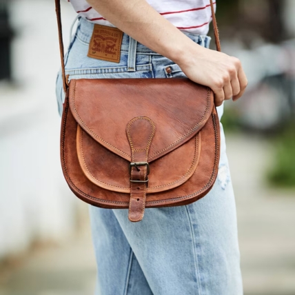 Plain Leather Saddle Bag, Size : Medium
