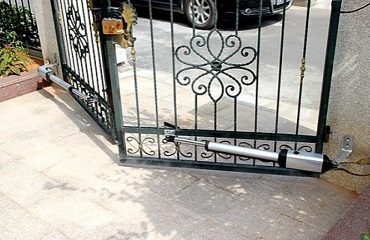 Black Rectangular Paint Coating Mild Steel Automatic Swing Gate, for Industrial, Style : Modern