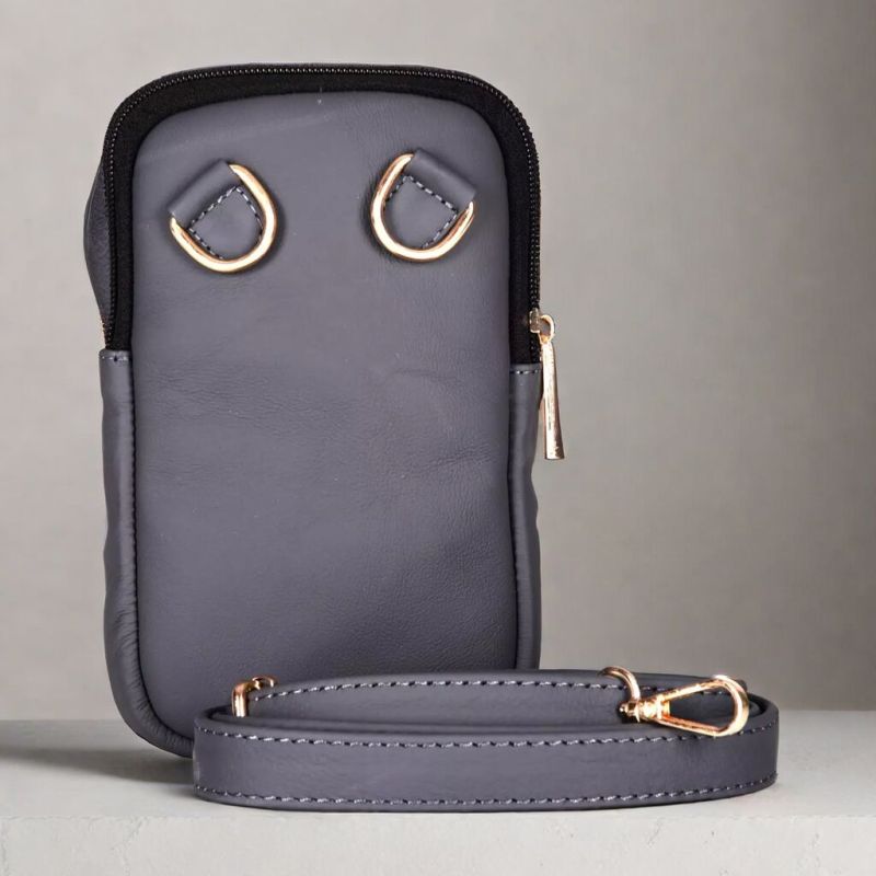 Black Plain Leather Crossbody Bag, Closure Type : Zipper