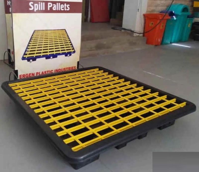 Ercon Black Yellow Square Spill Containment Pallets, for Industrial, Entry Type : Two Way