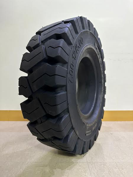 Sumoto Rubber 7.00-12 Solid Forklift Tyre for Commercial Vehicle
