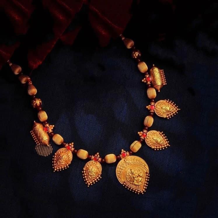 Antique Gold Handcrafted Necklace, Specialities : Unique Designs