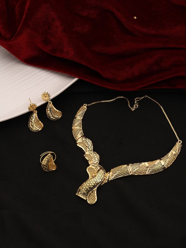 Simplicity Splendor Forming Choker Necklace Set