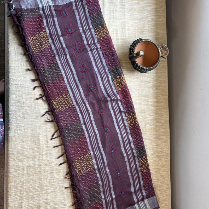 Lambani Hand Embroidery Handloom Linen Saree, Speciality : Dry Cleaning