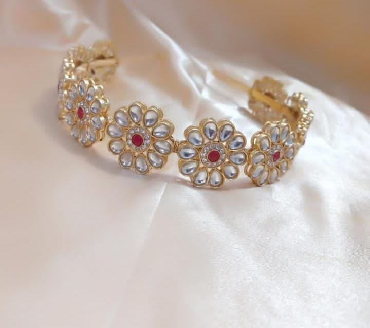 Kundan Bracelet, Packaging Type : Velvet Box