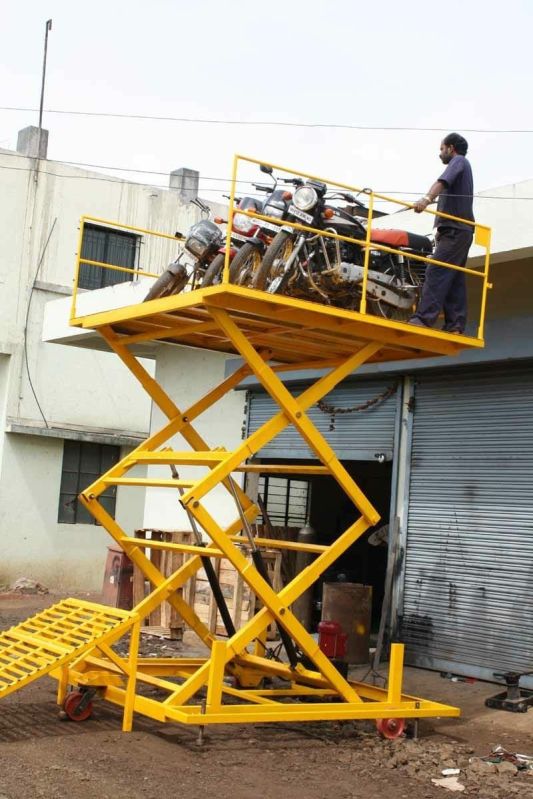 Maruti Vehicle Loading/Unloading Lift , Capacity: 650kg