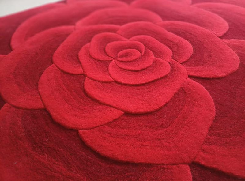 Red Rose Hand Tufted Woolen Rug