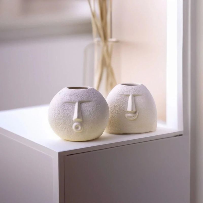 Ceramic Upbeat Blowing Kiss Vase Set