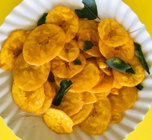 Crispy Curry Leaf Flavour Banana Chips, Color : Yellow for Ready To Eat