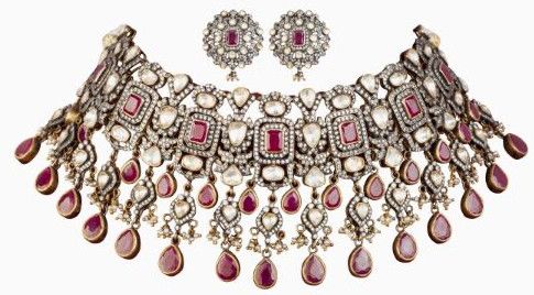 Victorian Necklace Casual Wear, Packaging Type : Velvet Box