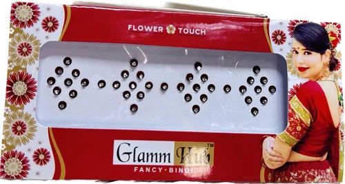 Glamm Hub Flower Touch Round Black Velvet Bindi