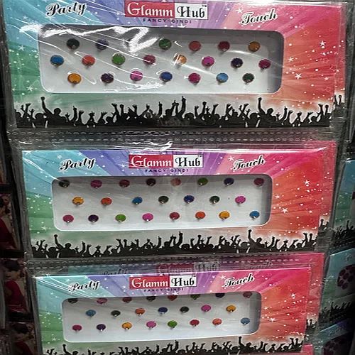 Glamm Hub Party Touch Velvet Bindi