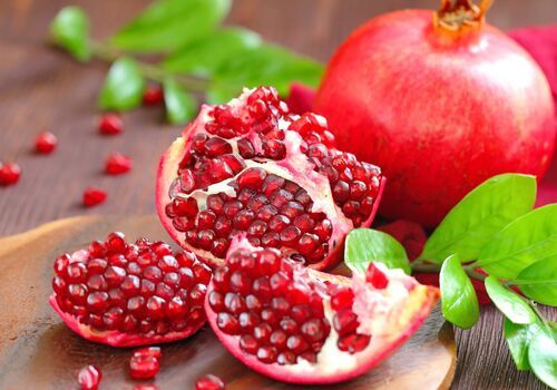 Red Fresh Bhagwa Pomegranate for Direct Consumption, Juicing, Salads