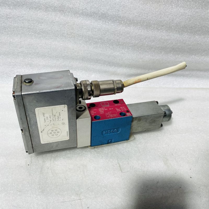 Moog D816-101 Servo Valve