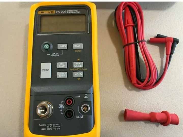 Fluke Digital Pressure Calibrator
