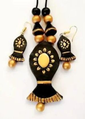 Black and Golden Necklace Set