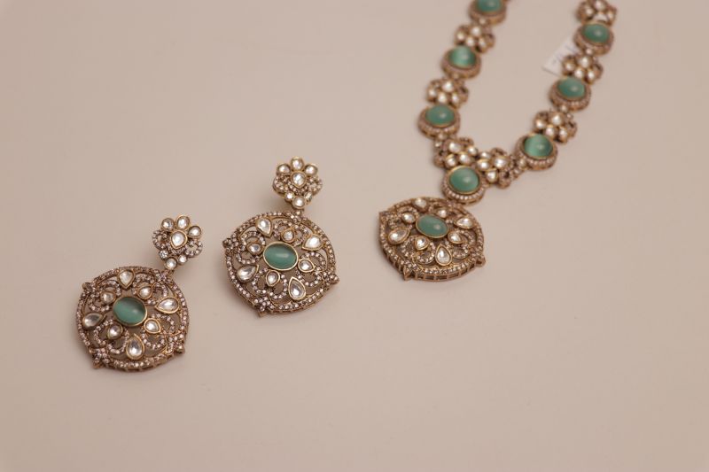 Art No. 930 Short Kundan Necklace Set