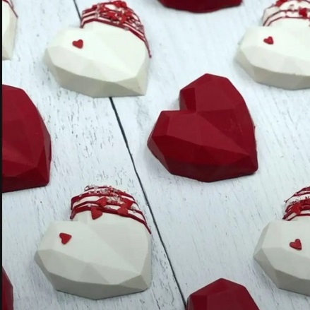 Christmas Special Heart Shape Chocolate, Taste : Sweet For Eating Use