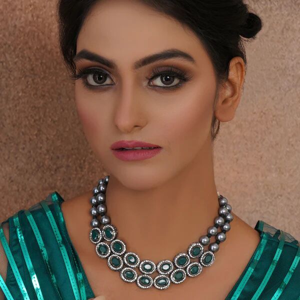 GREEN STONE KUNDAN NECKPIECE WITH GREY STONES