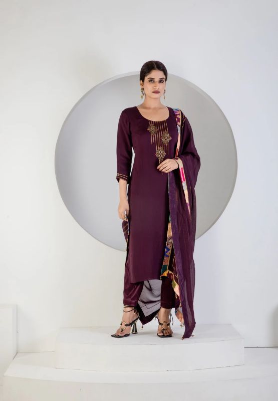 Women Hand Embroidered Kurti Set