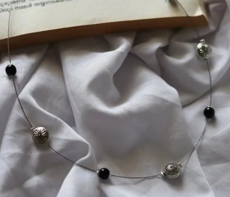 Women Single Layer Invisible Necklace