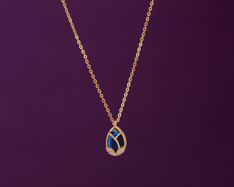 Ladies Designer Tear Drop Gold Plated Pendant With Chain