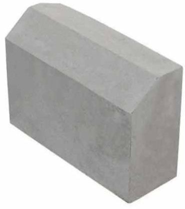 Concrete Kerb Stone, Color : Grey, Form : Solid