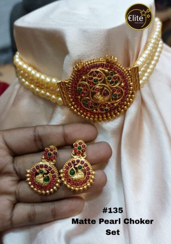 Elite Women Matt Pearl Choker Set