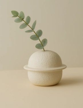 Plain Polished Pluto Modern Ceramic Flower Vase for Decorative Use