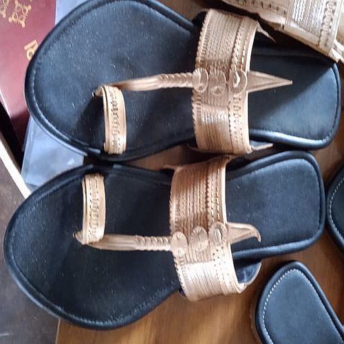 Leather Ladies Black and Brown Kolhapuri Slipper for Casual Wear