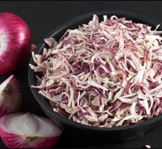 dehydrated red onion flakes
