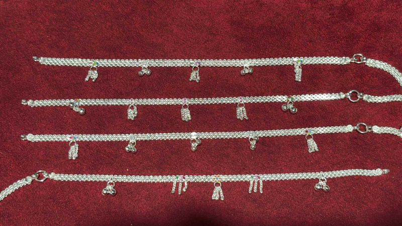 Stylish Ladies Silver Anklets