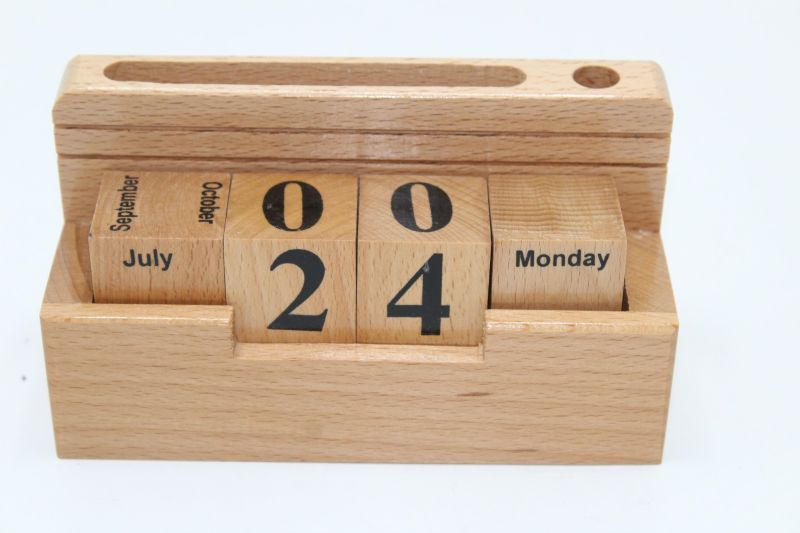 Wooden Pen Holder Calendar