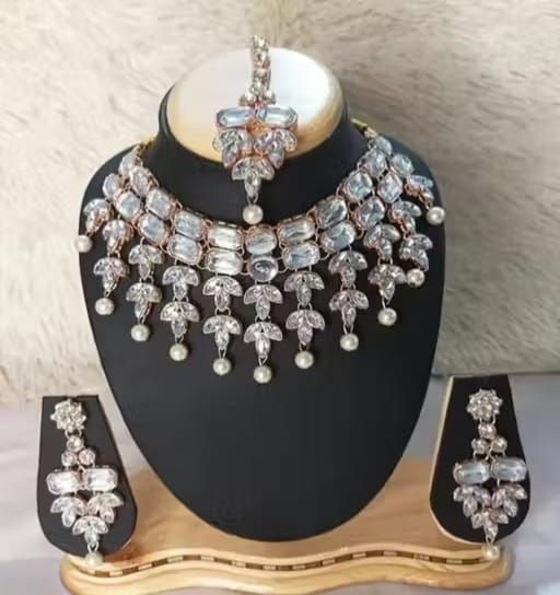 Marquis Kundan & Pearl Choker Set