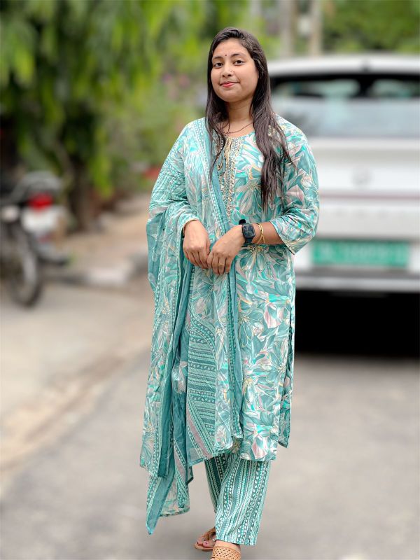 Ladies Round Neck Rayon Kurti Pant Set