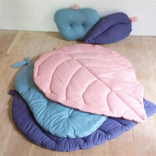 Polyester Leaf Shape Floor Cushion, Brand Name : Tasiyah
