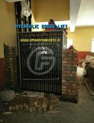 Collapsible Gate Goods Lift