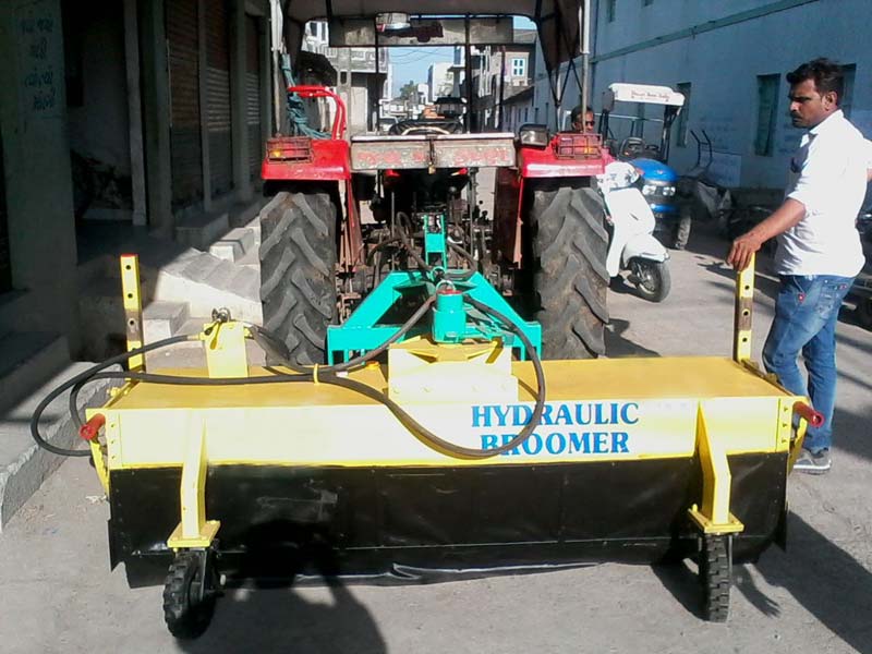 Hydraulic Broomer ( Road Sweeper), Fuel Type : 68 Nos.