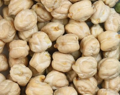 white chickpeas