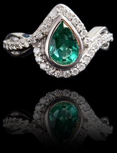 12 - Ratna Mahal Beautiful Emerald and Diamond Ring