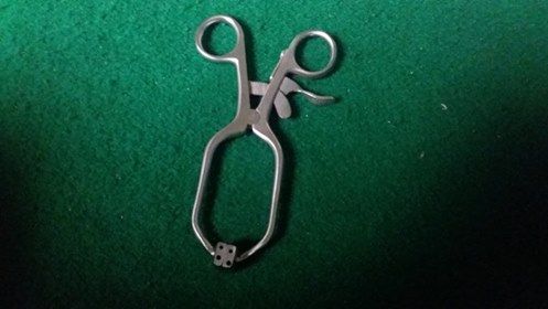 Knee Retractor