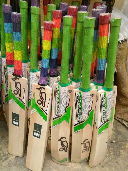 Plain Wood cricket bat, Feature : Fine Finish, Light Weight, Premium Quality