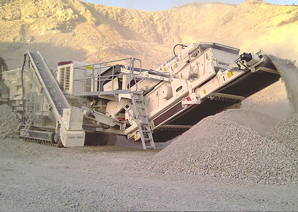 TRACKED MOBILE REACTION CRUSHING STATION