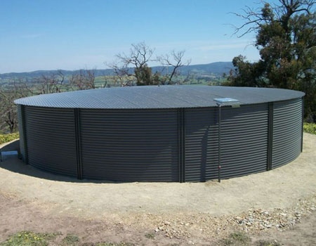 Commercial water storage tanks