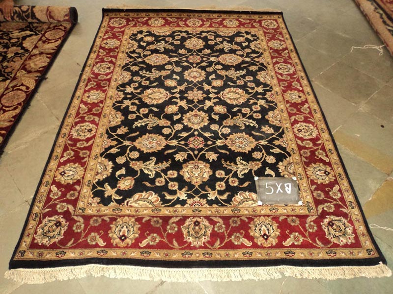 Planet arts Hand Knotted Woolen Carpet