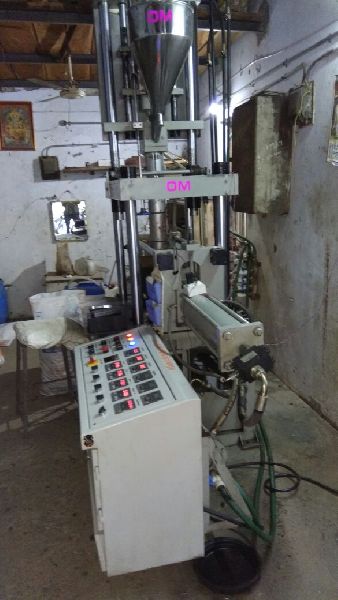 Semi Automatic Vertical Injection Moulding Machine