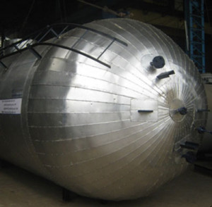 Liquid co2 storage tank