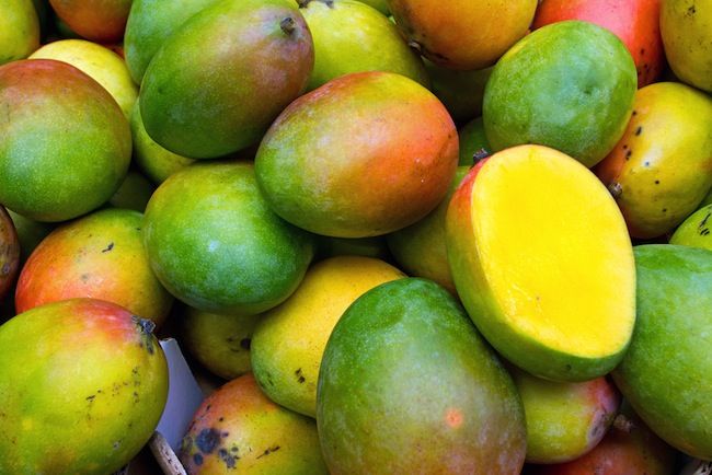 Yellow FRESH MANGOES